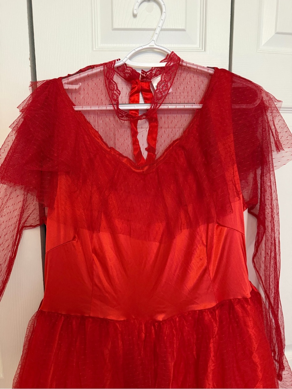 Beetlejuice Lydia Adult Red Wedding Dress Costume - Picture 6 of 13